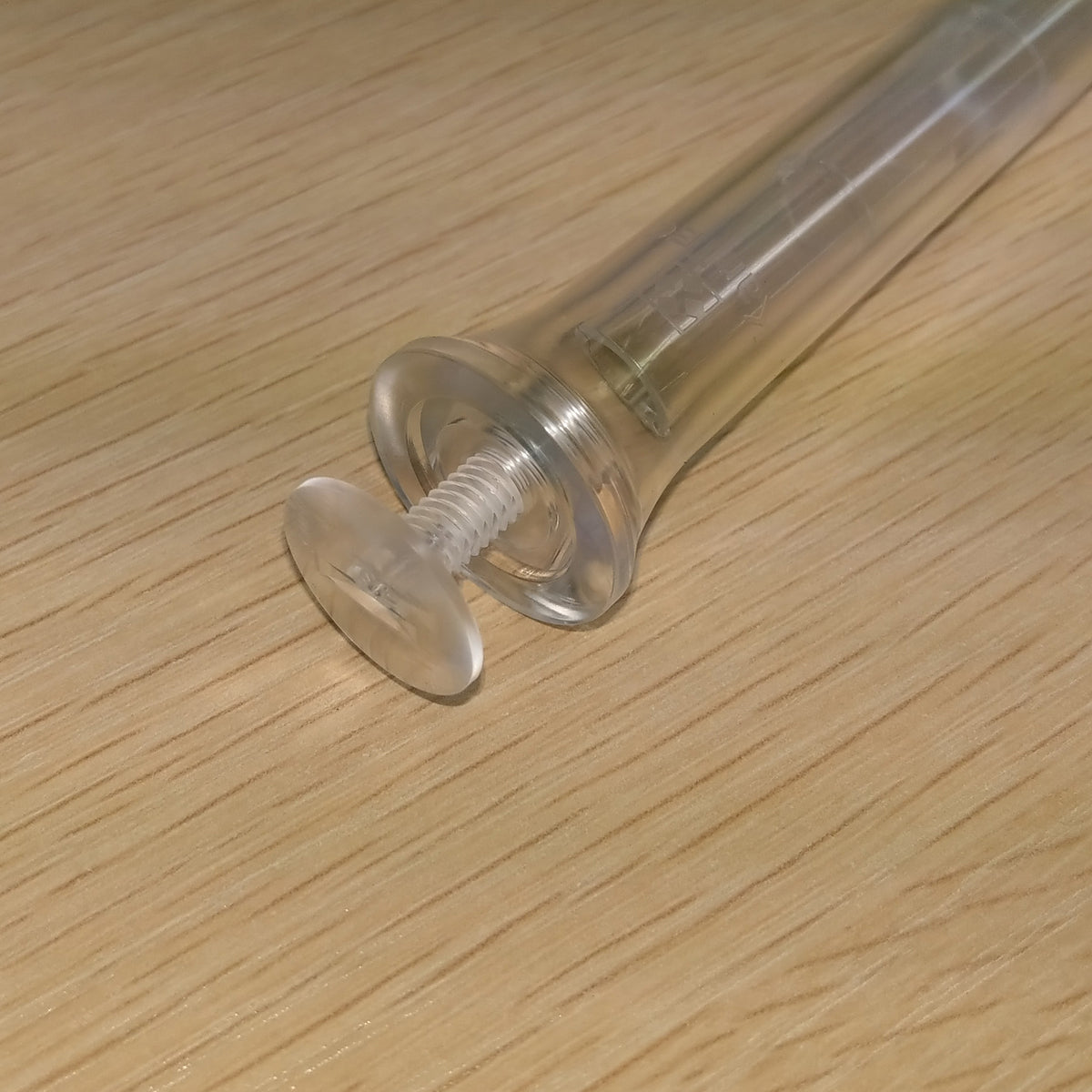 ディスプレイスタンド】伸縮クリアポール角板｜店舗備品・什器・展示